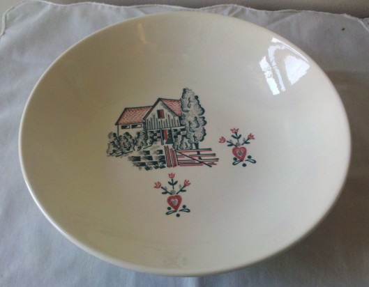 This Red Barn serving bowl adds a little bit of folk art to your dinner table!